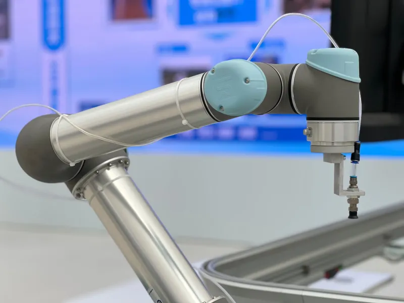 Partnership on the Factory Floor: The Rise of Collaborative Robots in Canadian Manufacturing